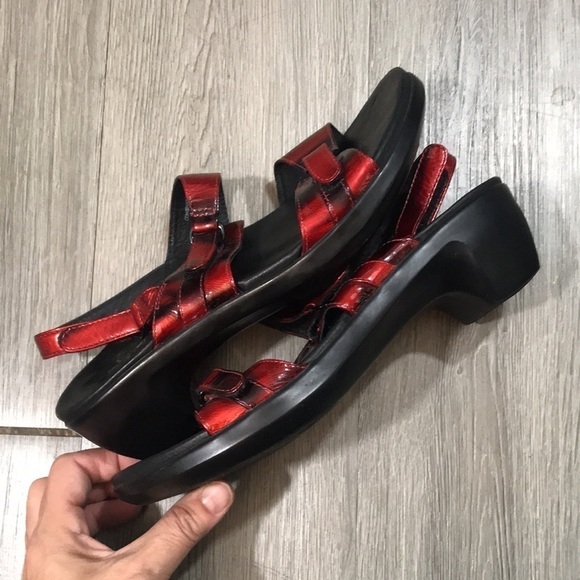 Aravon Red Patent Leather Adjustable Strap Comfort Sandals size 8D/8 Wide - Picture 5 of 9